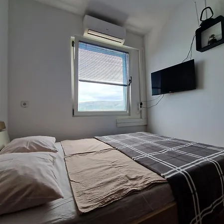 For Two With Private Bathroom Near Center Otel Split